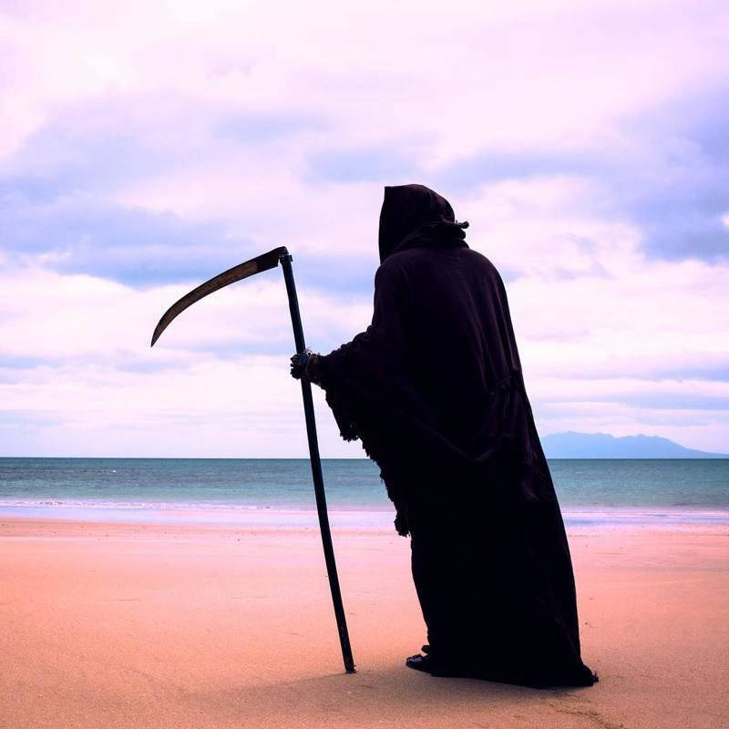 Death with a scythe reminds: be careful in the water! (40 pics)