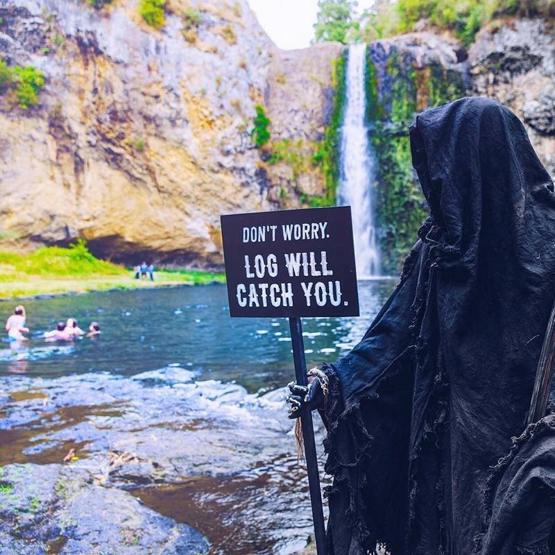 Death with a scythe reminds: be careful in the water! (40 pics)