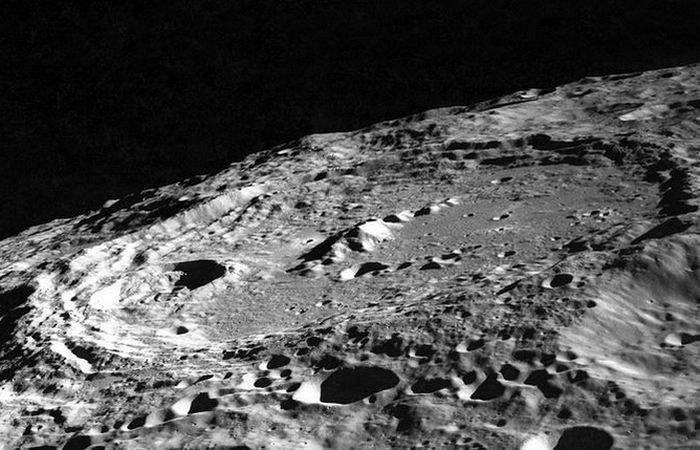 Странные кратеры Луны.