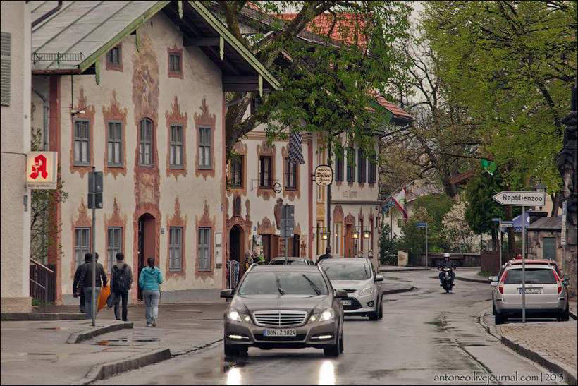 35 фото альпийской деревни Обераммергау, в которой каждый дом — произведение живописи