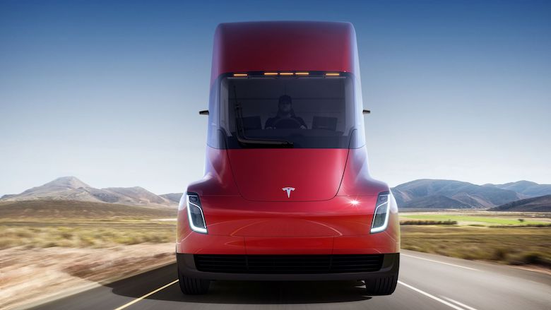 Tesla представила электрогрузовик Semi