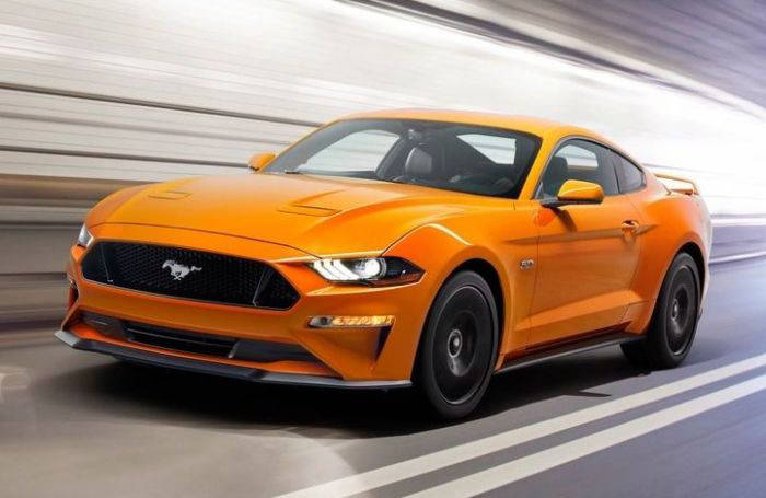 Ford Mustang GT с «нескромным» 5,0-литровым V8. | Фото: caranddriver.com.