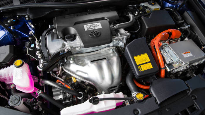 Гибридная силовая установка Toyota Camry Hybrid. | Фото: autoweek.com.