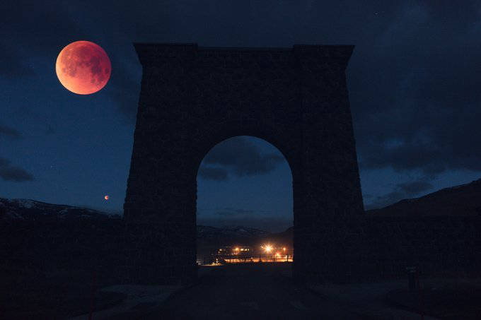 18 впечатляющих фото лунного затмения 31 января 2018 года со всего мира
