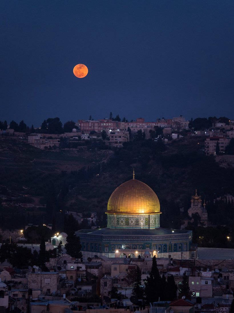 18 впечатляющих фото лунного затмения 31 января 2018 года со всего мира