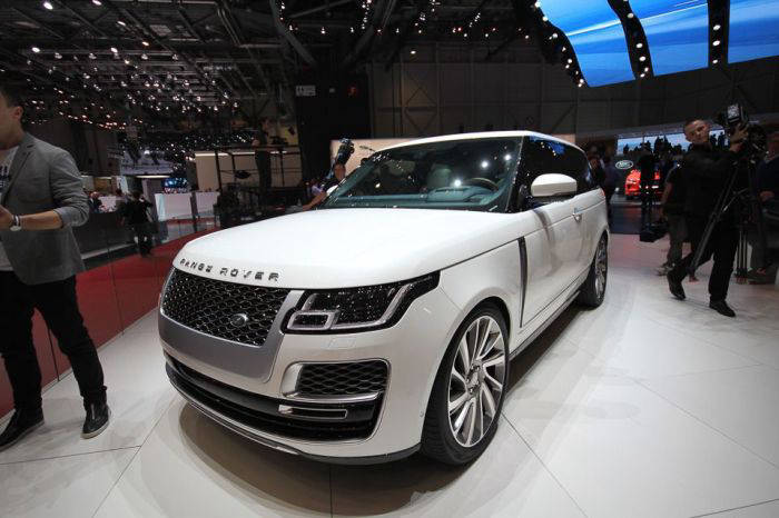 Стильный и мощный Range Rover SV Coupe.