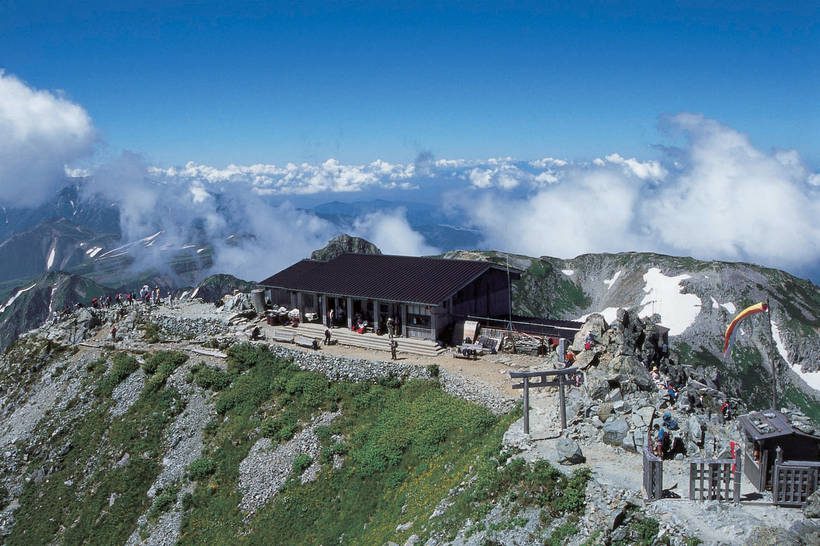 Гора Татеяма: священная вершина, где лежат самые высокие сугробы в мире