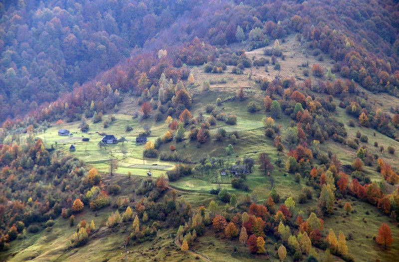 На фото: село Колочава, Карпати