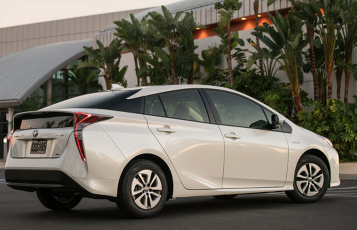 Toyota Prius - хорош после всех изменений.