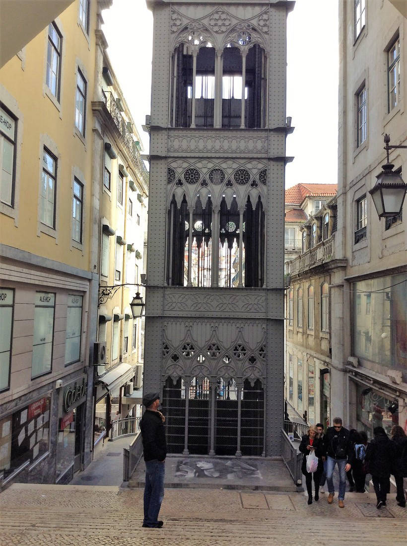 Санта-Жушта: куда ведет необычный лифт ученика Эйфеля, что стоит посреди Лиссабона