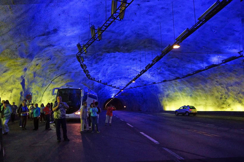 Лердальский тоннель: для чего в нем сделаны искусственные пещеры