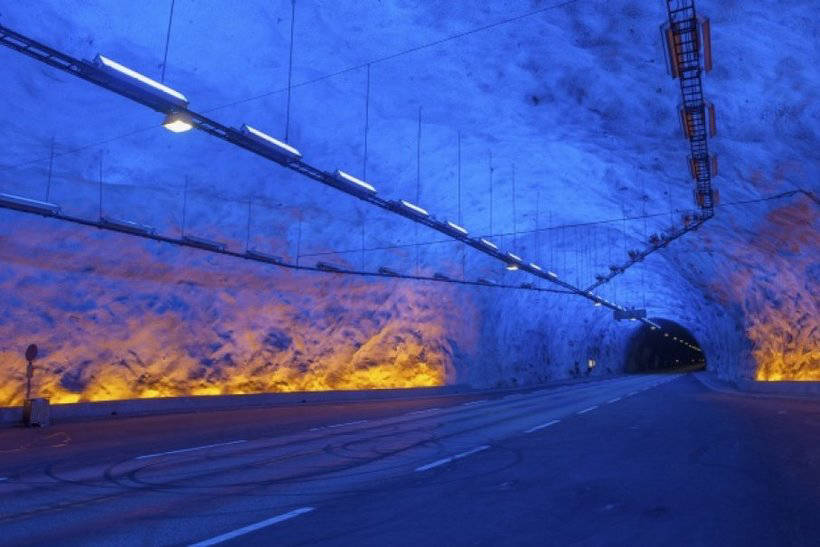 Лердальский тоннель: для чего в нем сделаны искусственные пещеры