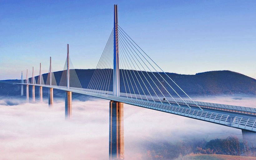 Viaduct Millau: the highest bridge in the world that was built in just 3 years