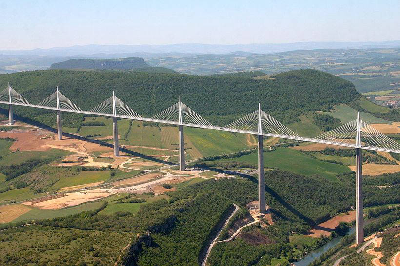 Viaduct Millau: the highest bridge in the world, which was built in just 3 years