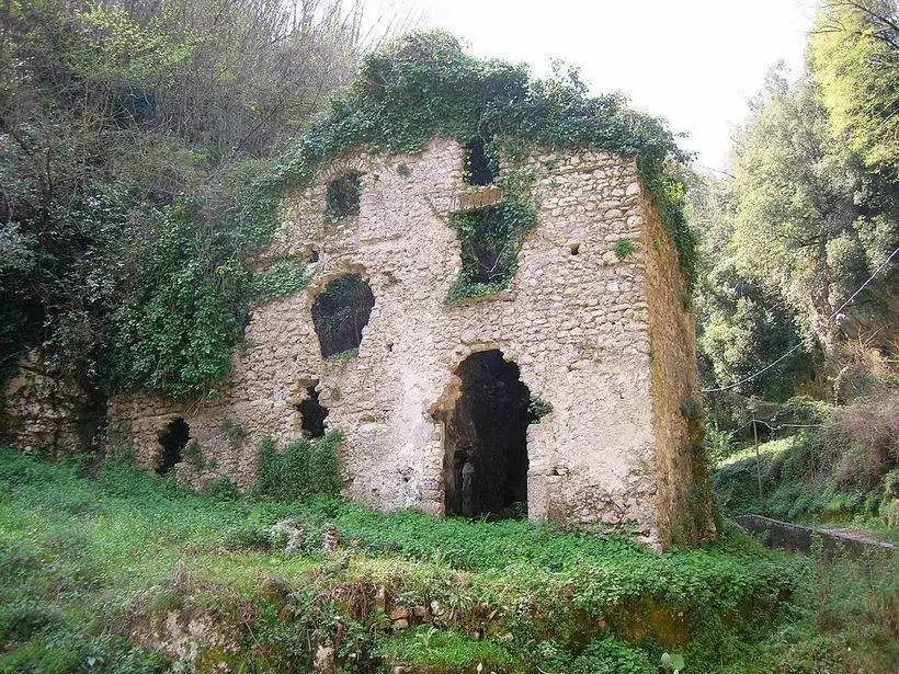 Valley of the Mills — заброшенные мельницы на дне ущелья в Италии