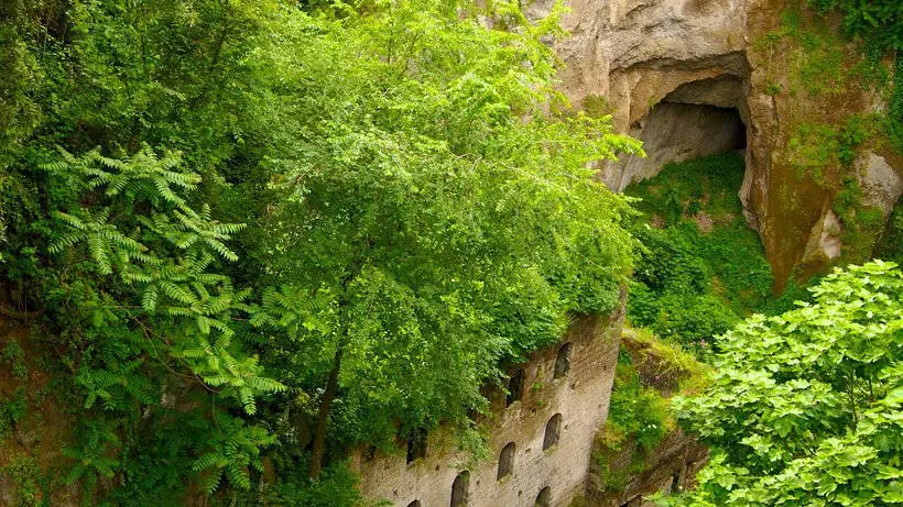 Valley of the Mills — заброшенные мельницы на дне ущелья в Италии