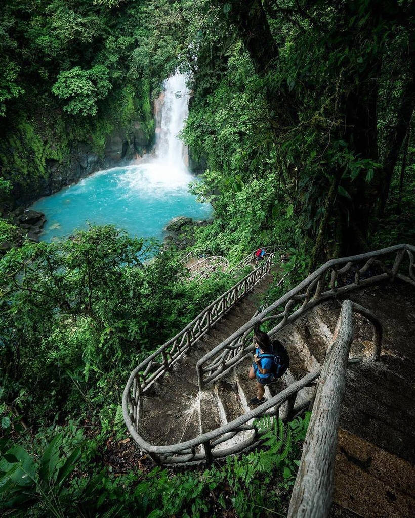 The Turquoise River of Rio Celeste: only recently scientists were able to uncover the secret of its color