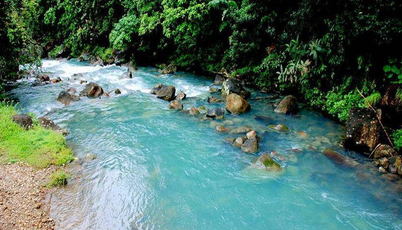 The Turquoise River Rio Celeste: Only recently scientists were able to uncover the secret of its color