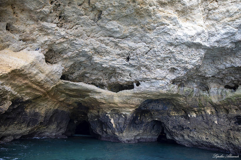 Печера Бенаг