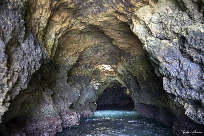 Пещера Бенагил 