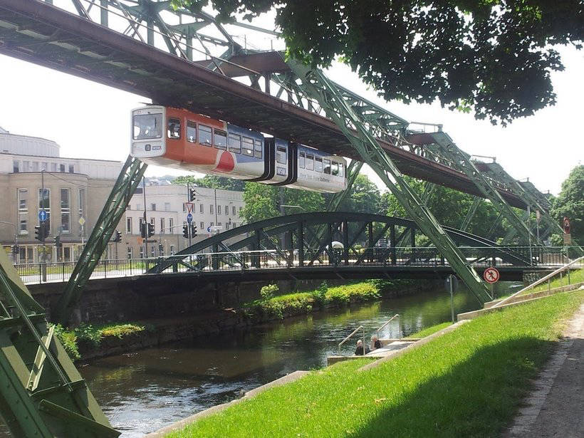 Wuppertal's suspended cable road: it has been operating for more than 115 years