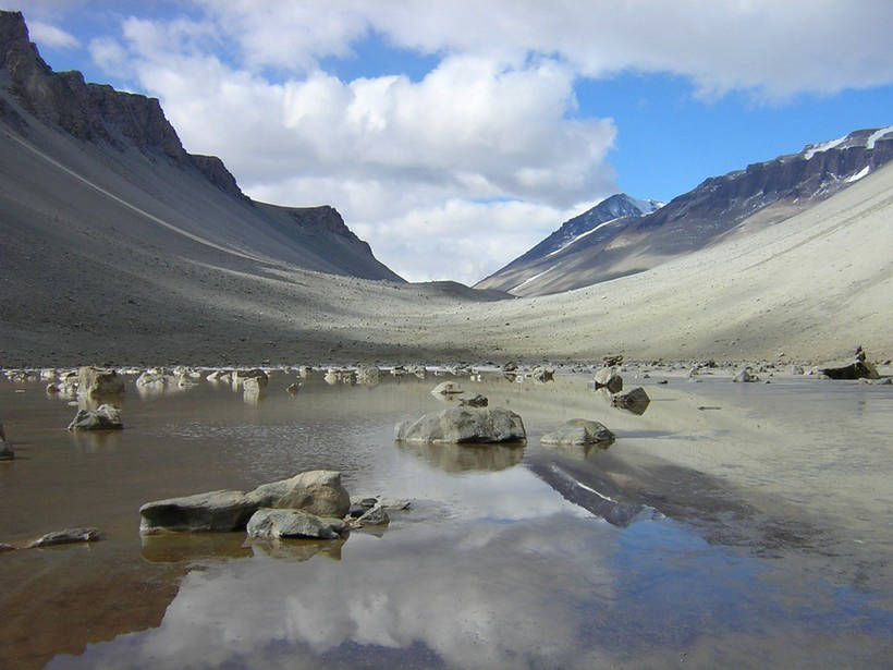 Саме солоне озеро в світі знаходиться в Антарктиді