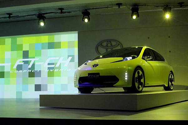 detroit_motor_show_toyota_ft-ch-hybrid.jpg