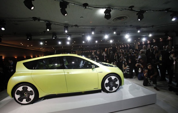 detroit_motor_show_toyota_ft-ch-hybrid2.jpg