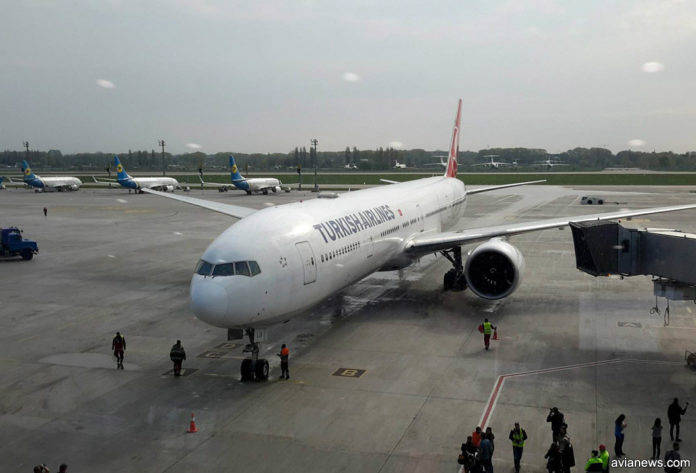 Boeing 777-300 Turkish Airlines in Kiev