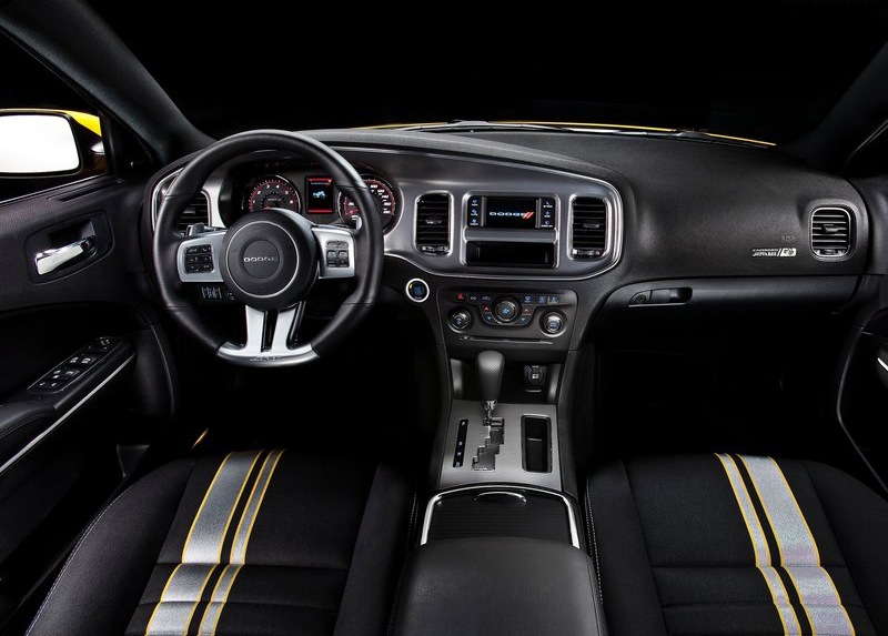 Dodge Charger SRT8 Super Bee является возрождением 1968 Dodge Super Bee. Модель поставляется с эксклюзивными внутренними и внешними назначенями. Автомобиль провел официальный дебют в Лос-Анджелесе, в автосалоне 2011 году - 6