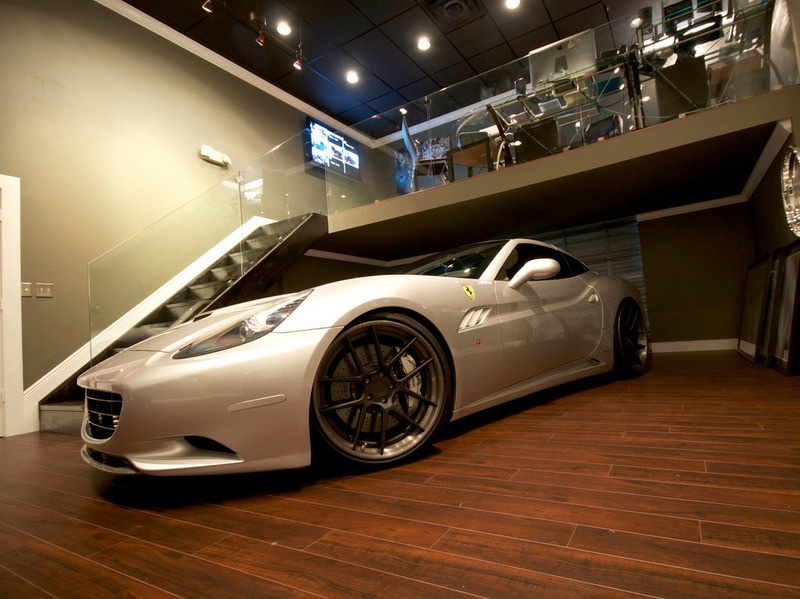 Не слишком широко известное тюнинг-ателье DMC из Германии взялось за модернизацию купе-кабриолета Ferrari California. Итальянский суперкар получил не только новую внешность, но и турбонаддув, что позволило увеличить мощность двигателя почти на 150 л. с