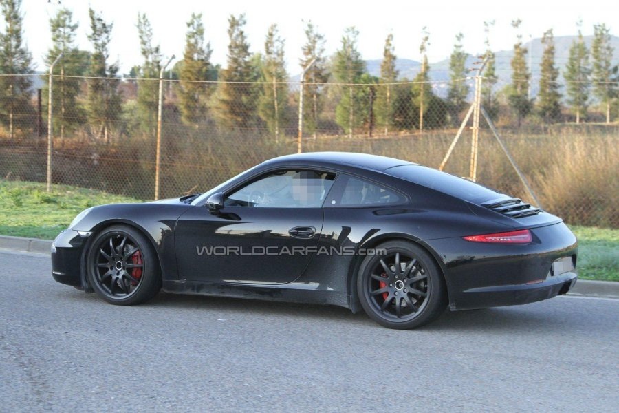 Photospies allowed us to take a close look at the new Porsche 911 GT3 (991). Although the photos were taken from a distance, it is still possible to see that there is a fixed rear spoiler, two exhaust pipes installed in the center of the vehicle body, and other new features,</p>\n  "home_text": "<p>the front bumper now has a lower profile.</p>