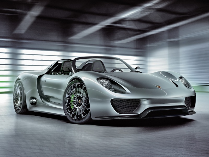 Luksusowy producent samochodów Porsche, po opublikowaniu kilku oficjalnych informacji i doniesień o przyszłym hybrydzie 918 Spyder, na czas „zapomniał” o tej nowince, zajmując się innymi prezentacjami. W ostatnich dniach firma ogłosiła, że światowa premiera serii nowego modelu nastąpi na targach samochodowych w Frankfurt nad Menem.</p>