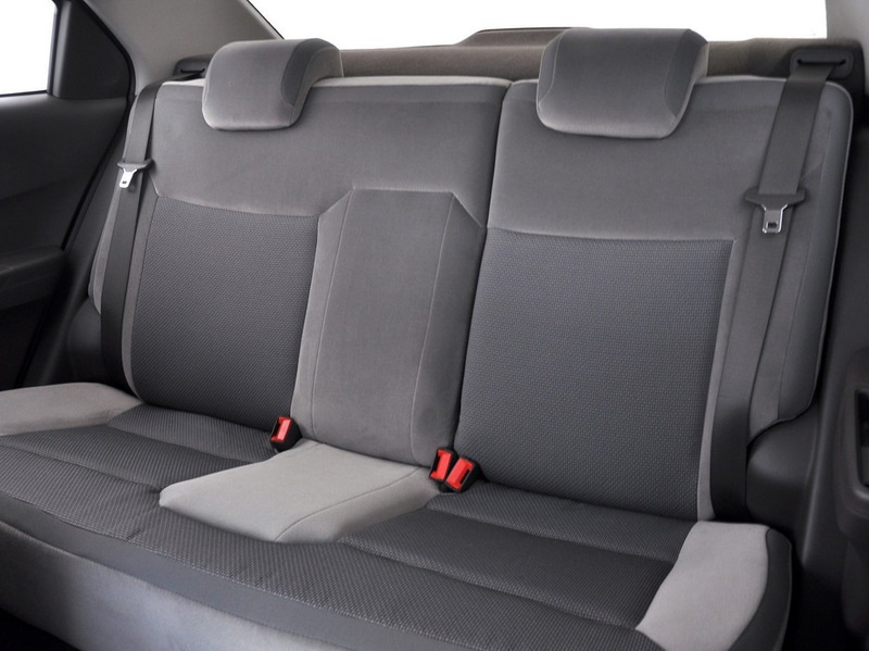 通用汽车公司公布了新一代雪佛兰Cobalt轿车的信息。尽管这款车型主要针对拉丁美洲市场，但通用汽车并未排除在欧洲、非洲和中东的40个国家销售该新产品的可能性。 - 5