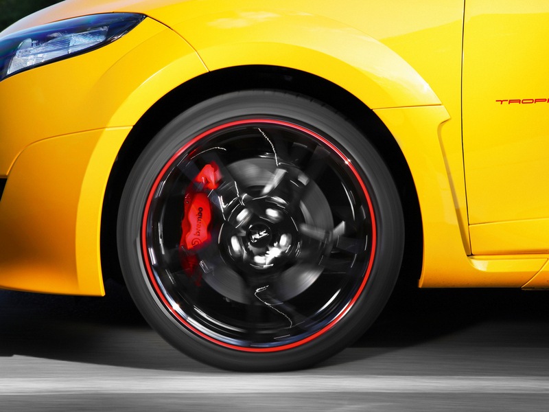 雷诺公司俄罗斯代表处宣布，法国方面准备将运动型版梅甘娜掀背车引入俄罗斯市场。梅甘娜R.S.版本将成为雷诺在俄罗斯市场的第二款运动车型，补充现有的Clio R. - 5