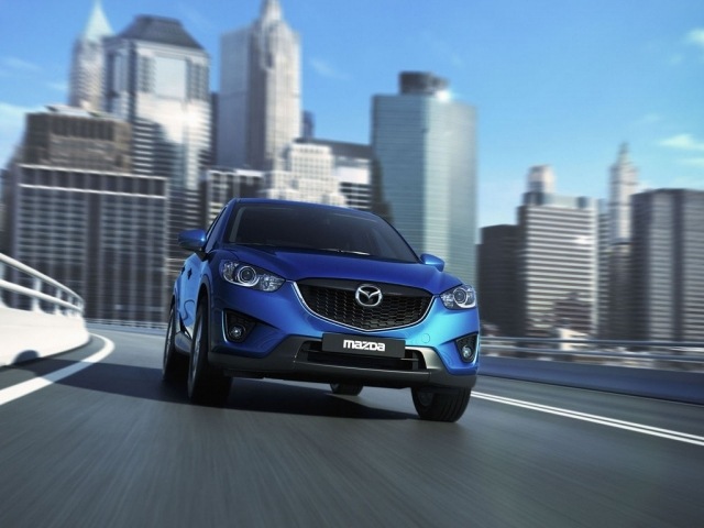 Новый кроссовер Mazda CX-5, агрегированный технологиями Skyactiv, появится в продаже у российских дилеров в начале следующего года. Базовая версия автомобиля с «механикой», приводом только на переднюю ось и 2, 0-литровым 150-сильным мотором будет стоить 9