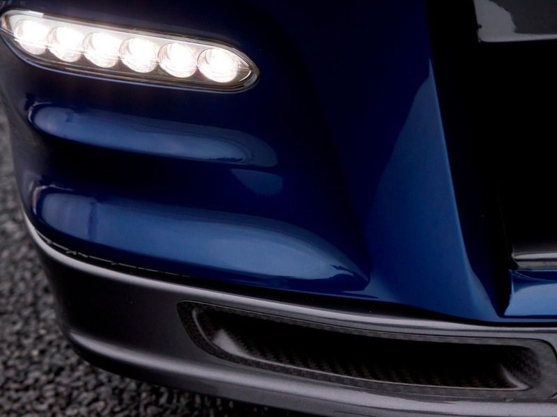 日产继续致力于其超级跑车GT-R的现代化改进。此次,日本厂商宣布推出一款名为Track Pack的特殊套餐,该套餐仅在日本和英国市场出售——也就是在这些车辆的主要销售区域。 - 2