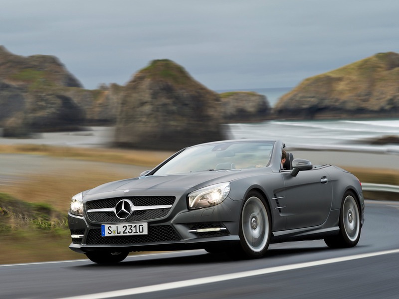 Niewiele po opublikowaniu w sieci skanowanych zdjęć reklamnego materiału dotyczącego nowej generacji roadstera Mercedes-Benz SL, producent został zmuszony do rozpowszechnienia pierwszej serii oficjalnych zdjęć tego przyszłego modelu. Jak i przewidywano,</td>\n  "home_text": "<p>jak się zakładalo, SL będzie bardzo podobny do SLK. Będzie to pierwszy roadster marki Mercedes-Benz, który otrzyma karoserię zbudowaną w całości z aluminium</p>