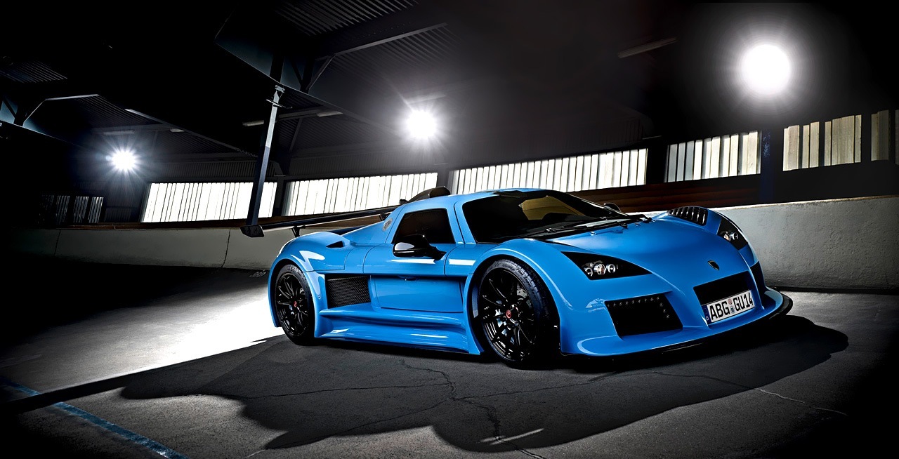 Die Firma Gumpert Sportwagenmanufaktur GmbH hat es geschafft, sich fest in der Welt der Luxus-Sportwagen zu etablieren. Roland Gumpert beschrieb den zukünftigen Gumpert Apollo S als einen kompromisslosen Sportwagen, der für die Nutzung auf normalen Straßen geeignet ist und auf Rennstrecken unschlagbar ist