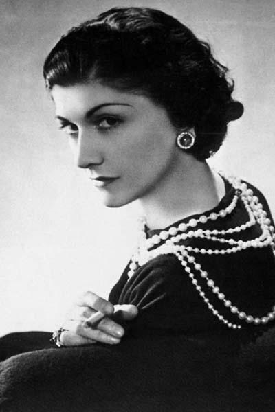 10 ключевых имен фэшн-индустрии XX векаКак известно, мода благоволит сенсациям. Для того, чтобы изменить ее, зачастую требуются радикальные меры. И XX век был щедр на людей, которые не боялись маленьких революций, определивших настоящее и будущее моды