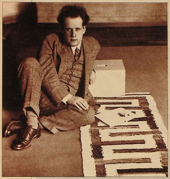 115年前，杰出的苏联电影导演、编剧和电影理论家谢尔盖·爱森斯坦诞生了。谢尔盖·米哈伊洛维奇·爱森斯坦于1898年1月22日出生在一个建筑工程师家庭，他的父亲米哈伊尔·奥西普从1917年起担任正式国务顾问。