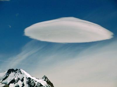 世界上最美丽的云朵 云朵可以美得令人惊叹，引发人们的赞叹；也可以显得凶猛，让人联想到一些令人不安的事物；而有时它们则会平静地漂浮在天空中，无视下面忙碌的“小蚂蚁”，以一种迷人的方式吸引着人们的眼球，</p>,\n  "home_text": "<p>无论是孩子们还是成年人，无论是浪漫主义者还是现实主义者，无论是科学家还是普通人，都会被它们所吸引。</p> - 7