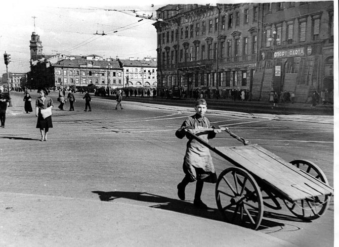 Tag der militärischen Ehre Russlands – Der Tag der Befreiung der Blockade der Stadt Leningrad (1944) wird gemäß dem Bundesgesetz vom 13. März 1995 Nr. 32-FZ „Über die Tage der militärischen Ehre (siegreichen Tage) Russlands“ gefeiert. Im Jahr 1941 startete Hitler Kriegshandlungen an den