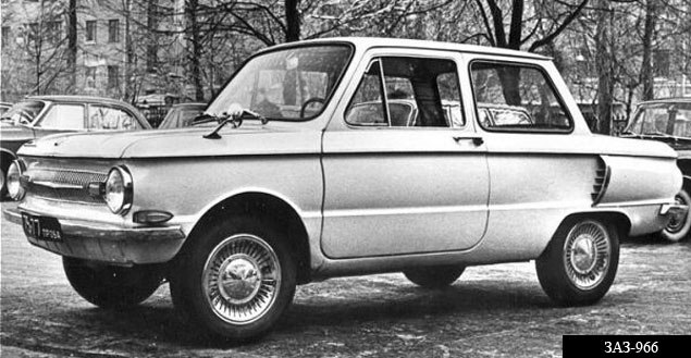 Über den Zaporoszer – Am 22. November 1960 rollte die erste industrielle Serie des Automobils „Zaporoszer“ vom Band der Zaporoszer Fabrik „Kommunar“ in der Ukraine (die später in „Zaporoszer Automobilwerk“ umbenannt wurde) – der ZAZ-965. Alle Varianten des „Zaporoszer“ unterschieden sich durch einen maximalen Grad an Standardisierung hinsichtlich Komponenten und Bauteile von den militärischen (LuAZ-967) und zivilen (LuAZ-969) Allradfahrzeugen der Marke „LuAZ“. Und das lag daran, dass der für den