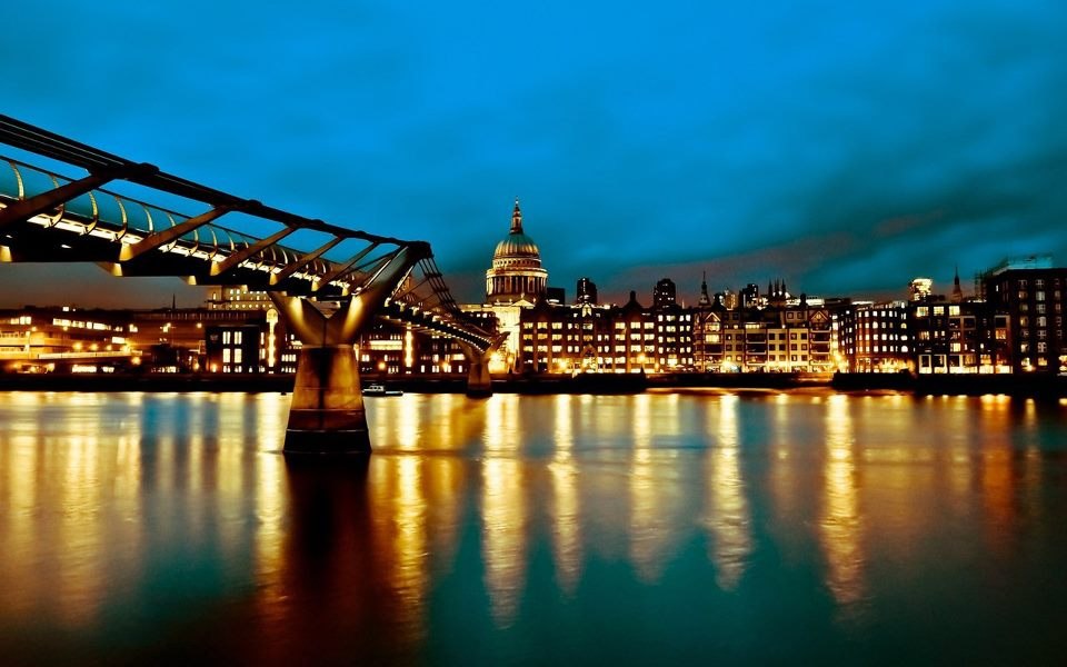 Millennium Bridge in London, Großbritannien