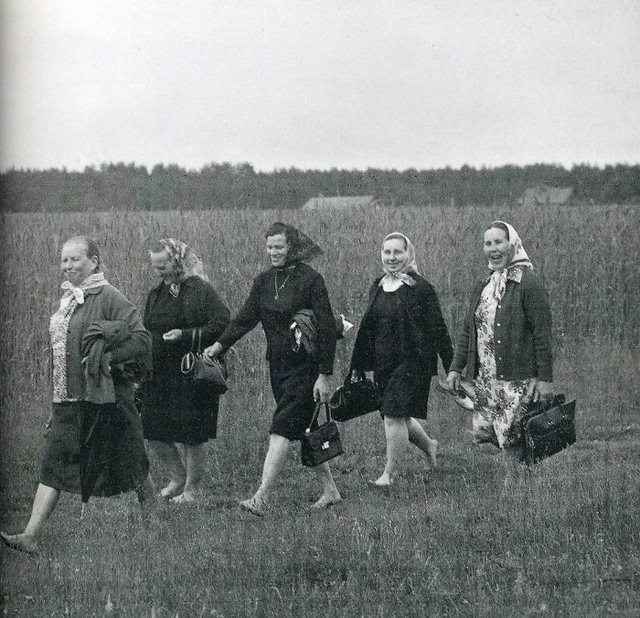 Sowjetische Realität – Eine große Sammlung von Fotografien, die ganz Europa bereiste und in der Sowjetzeit verboten war. Dies war eine der ersten Sammlungen von Fotografien, die die russische Realität darstellten - 6