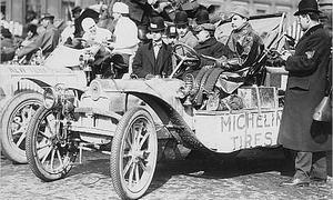 Im Jahr 1908 gelang es dank der Bemühungen zweier Zeitungen – der französischen „Matin“ und der amerikanischen „New York Times“ – eine transkontinentale Marathonfahrt durch die Beringstraße zu organisieren. Diese Fahrt wurde als „New York–Paris ohne Hilfe eines Schiffes“ bezeichnet und begann am Geburtstag von Lincoln.