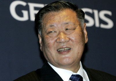 Chung Mong-Ko, südkoreanischer Milliardär und Unternehmer, Erbe des Hyundai Motor Group-Imperiums und ehemaliger Vorstandsvorsitzender des Unternehmens. Sein eigenes Kapital wird auf etwa 3,3 Milliarden US-Dollar geschätzt (laut der Zeitschrift Forbes, die Chung Mong-Ko als einen der