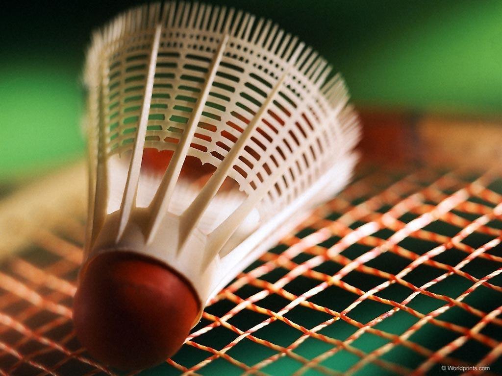 Interessanter Fakt über Badminton: Badminton ist nach Fußball der beliebteste Sportart. Die höchste Geschwindigkeit einer Schlägerkopfes beträgt 300 Kilometer pro Stunde. Seit 1992 haben asiatische Athleten 42 von 46 olympischen Medaillen gewonnen. 1 Milliarde Menschen verfolgten die erste olympische Badminton-Turniere,</p>\n  "home_text": "<p>im Fernsehen. Während eines Spiels wird der Ball etwa 400 Mal geschlagen zurück. Das kürzeste Spiel dauerte 4 Minuten, während das längste Spiel 124 Minut