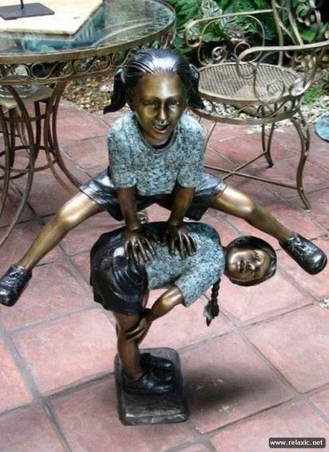 Die seltsamsten Denkmäler der Welt: Wir wissen nicht, wo diese Denkmäler aufgestellt sind, und das ist wahrscheinlich auch nicht wichtig, denn in den meisten Fällen kennen nur ihre Schöpfer den Sinn und die Bedeutung dieser Kunstwerke. Deshalb sollten wir einfach die Fantasie einiger Künstler bewundern und - 7